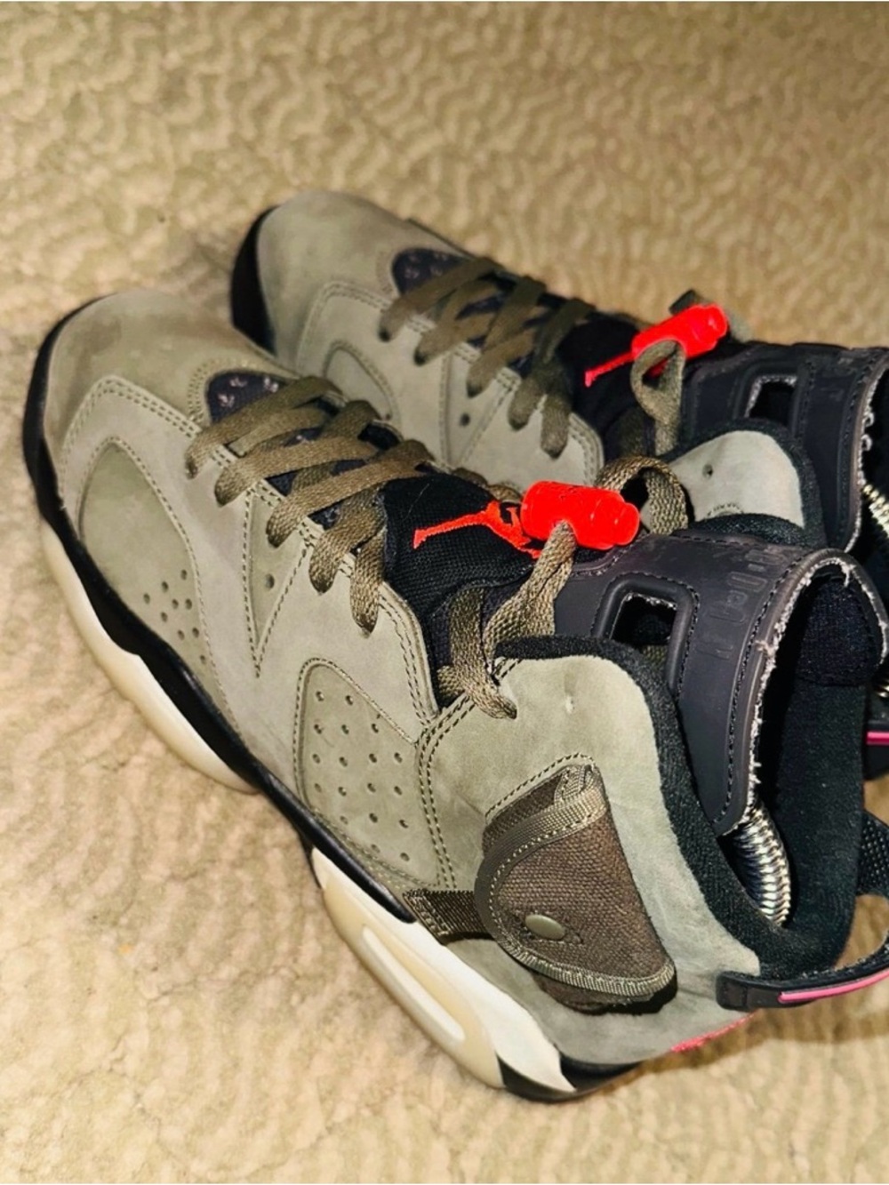 Jordan 6 Retro Travis Scott 6Y (women’s 7.5)